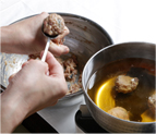 鍋にBを沸かして、①をスプーンで丸めて落とし、煮る。